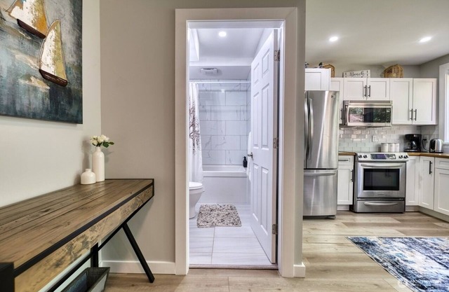 Adorable Newly Remolded A - Frame Cottage with Hot Tub