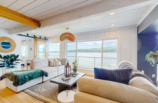 Adventure Awaits - Your Perfect Beachfront Escape on the Hood Canal