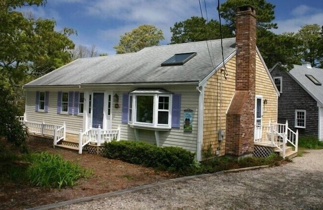 AFFORDABLE AND COMFORTABLE. SHORT DRIVE TO NANTUCKET SOUND!