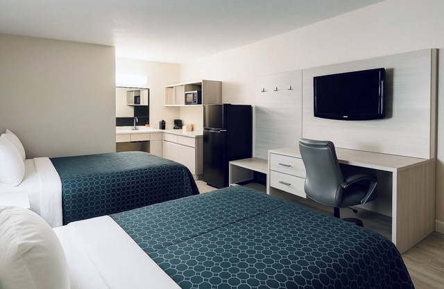 Affordable hotel suites with WiFi, AC in charming McDonough