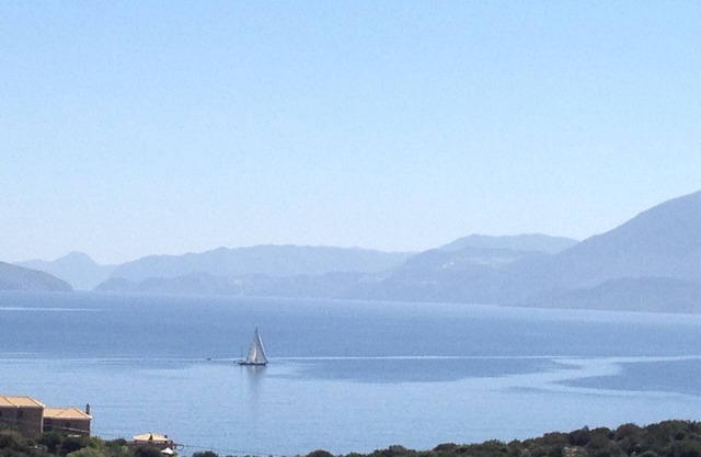 Agios Nikolaos: Fissi villas Agios Nikolaos, traditional houses ideal for families and groups of friends.Huge garden and magnificent sea view.