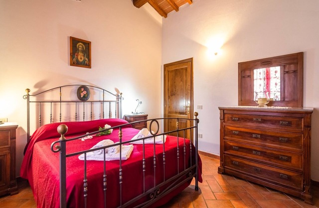 Agriturismo Tuscany with Panoramic Pool