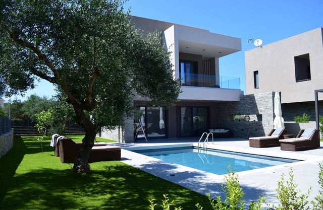 Aguacate Meliti Villa with heated private swimming pool