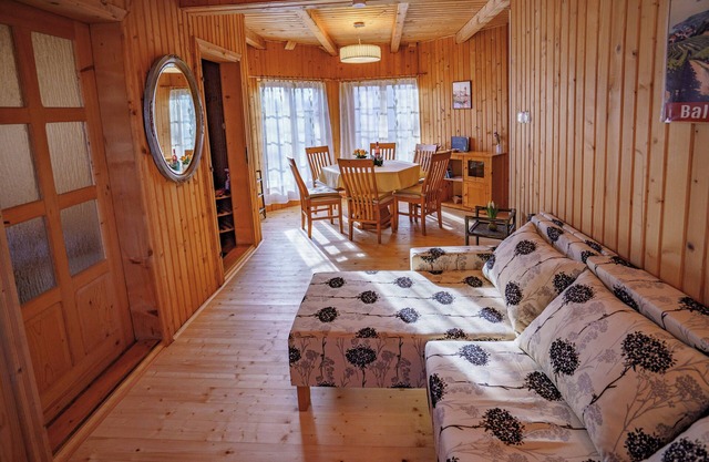 Air-conditioned wooden house 800 meters from the lake with 4 bedrooms