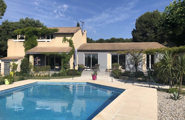 Air-conditioned villa with swimming pool on the edge of the forest