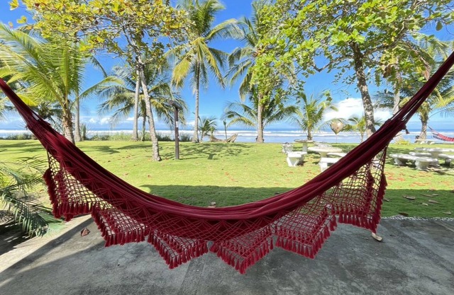 Air conditioner in all the bedrooms, swimming pool, experience the pura vida!