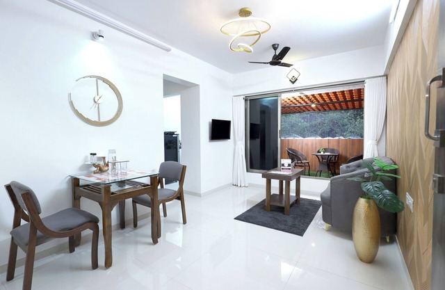 Airport Proximity & Compact 1BHK for Health Stays