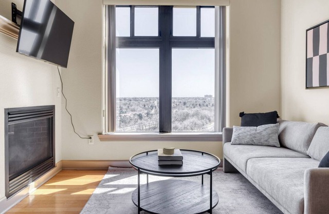 Airy Cherry Creek 2BR w/ Gym & Pool near Creekside Park, by Blueground