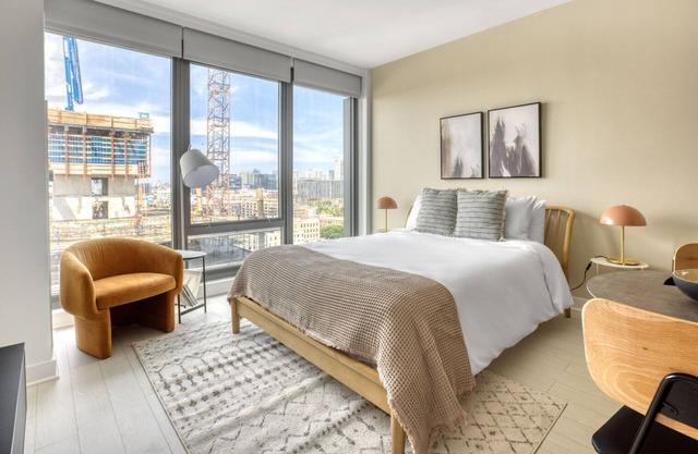 Airy West Loop Studio w/Gym & Coworking, nr UIC, by Blueground