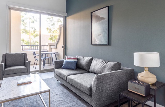 Airy Westchester 1BR w/ Pool, Gym, BBQ, nr. Venice Beach, by Blueground