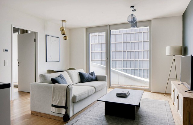 Airy Wieden 1BR w/Balcony, Gym, Elevator, walk to U-Bahn, by Blueground