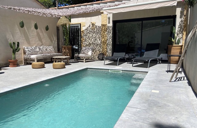 Aix house with swimming pool and garden, city centre (Thermal baths)