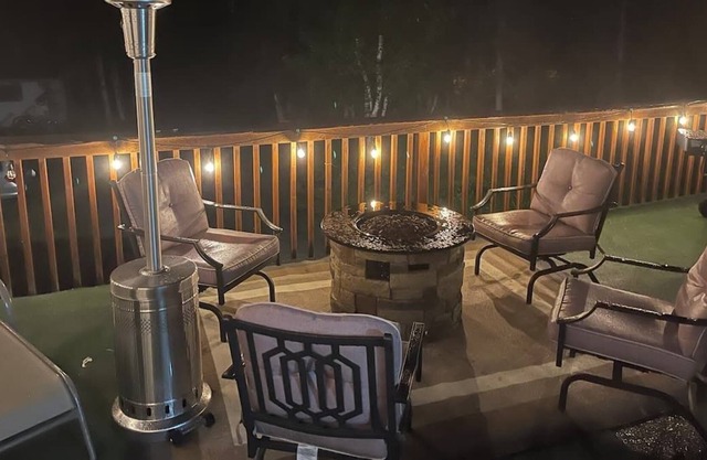 AK Cozy Home 🎉HOT TUB🎉