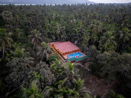 Alaya Stays Cabanas Retreat Tropical 5-BHK With Private Pool, Garden & Outdoor Dining