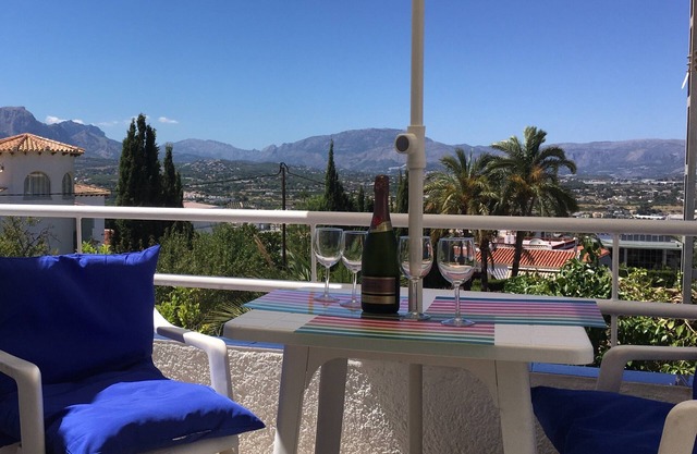 Albir Apartment in House with Community Pool, Balcony with Mountain and Sea View