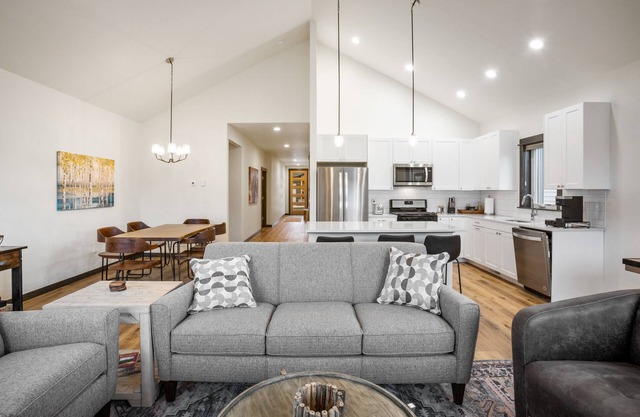 Albrey Trail Retreat -Townhouse Located in Bozeman's Four Corners Area