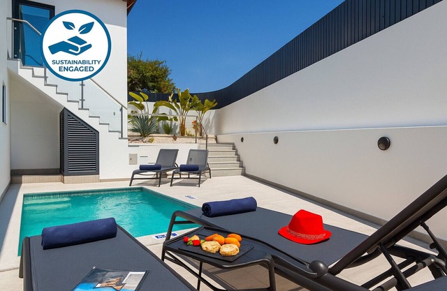Albufeira villa w/heatable pool & sea views