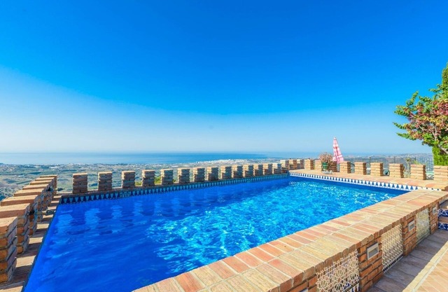 Alcazaba de Beas Vélez-Málaga by Ruralidays