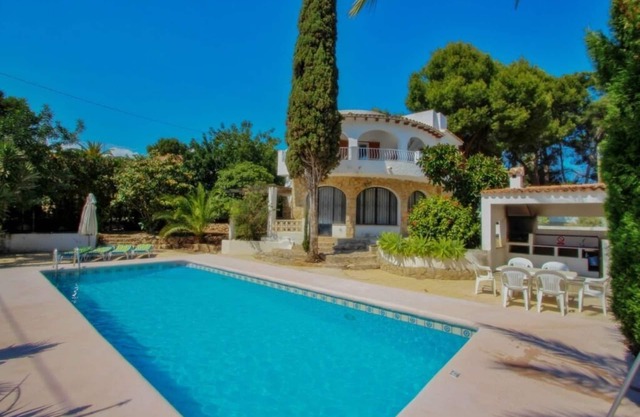 Aldebarán - Modern Interiors, Pool & Walk to Beach
