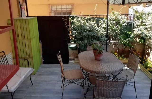 Alghero: Casa del Sole: Trivano Fronte Spiaggia Lido S. Giovanni con Giardinetto