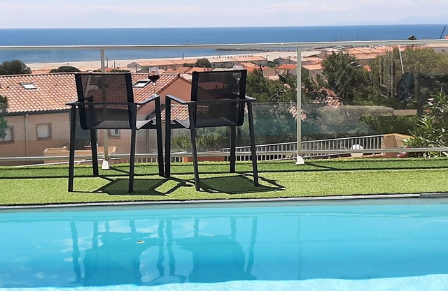 * All comforts, private swimming pool, full sea view *