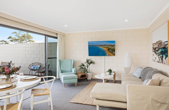All Decked Out: 2 bedroom pet friendly apartment
