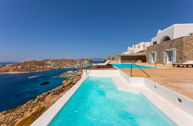 All White Washed LuxuryVilla,Perfect Location,Deluxe Extra Space,Impressive View