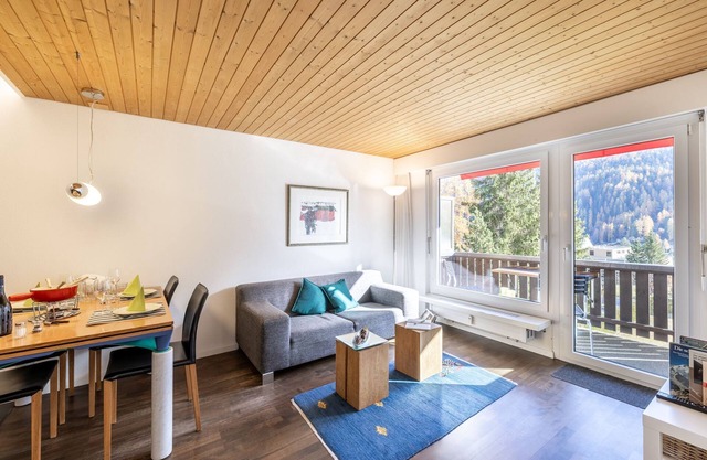 Allegra and welcome to the cozy 2nd floor.