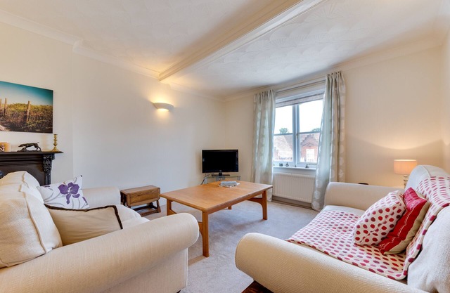 Alma Rise - Three Bedroom Apartment, Sleeps 4