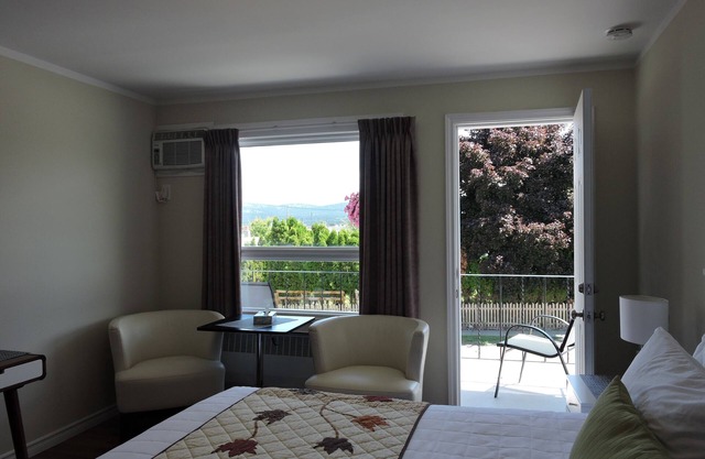 Almo Court Motel