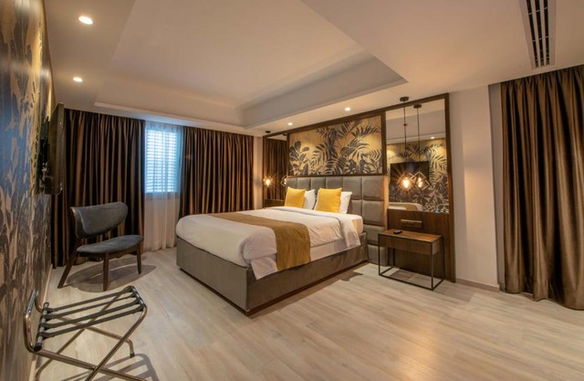 Almond Business Hotel