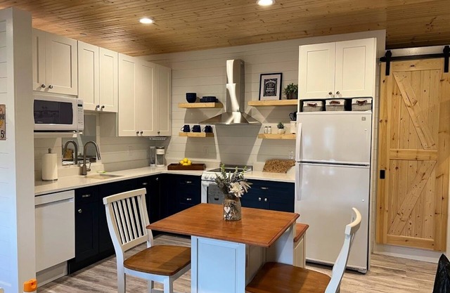 Almost Nashville nBrand NEW studio apartment!