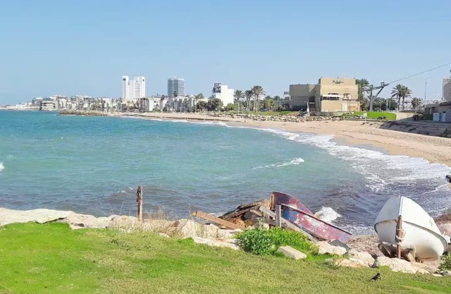 Alona’s Apartments by the beach