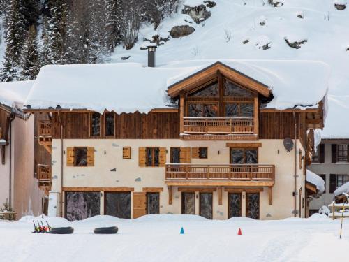 Alpine Chalet with Spa and pets