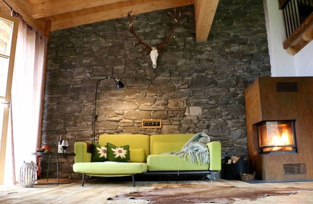 Alpine style mountain apartment Aui with a fantastic view of the mountains and the Lech Valley