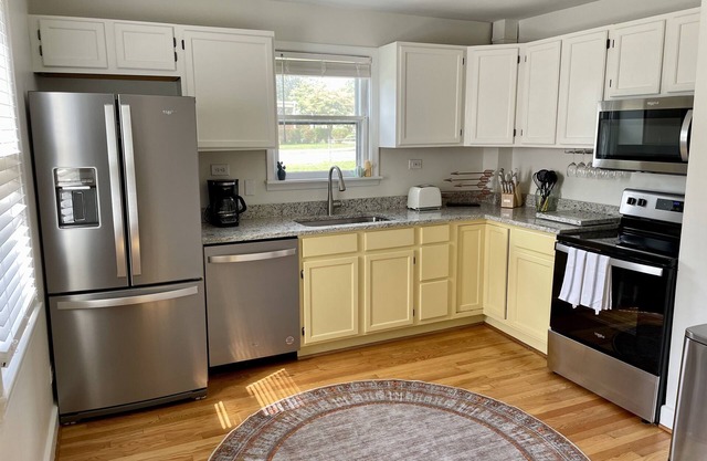 Altavista House - Renovated, Charming, & Walkable