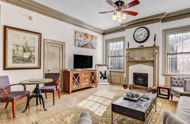 Amazing 1 Bed in Starland, Heated Pool Access