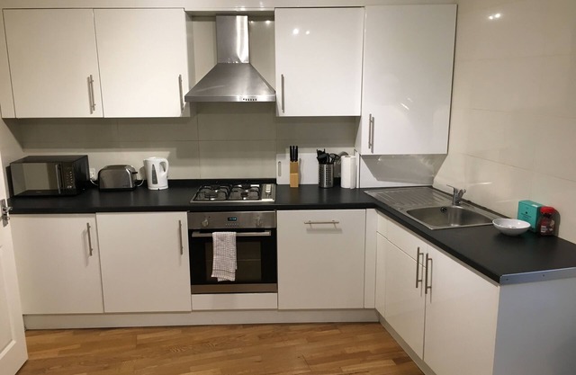 Amazing 2 bed with great transport links in Zone 2