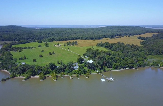 Amazing 432-Acre Waterfront Estate ~ Dock ~ Kayaks ~ Beaches ~ Fire Pit