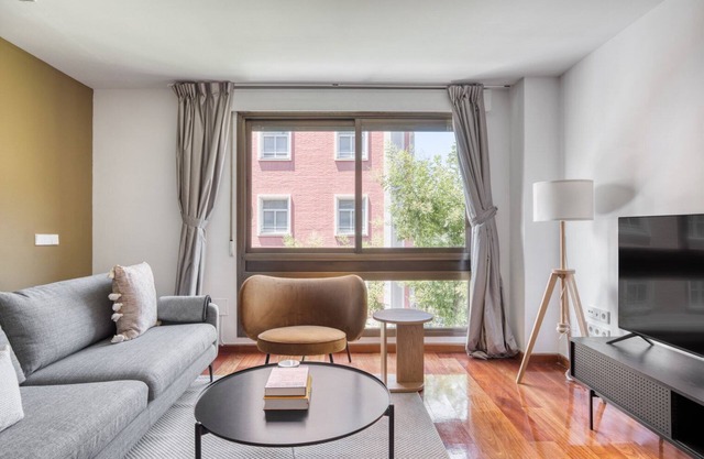 Amazing Almagro 2BR, in the heart of Madrid, by Blueground