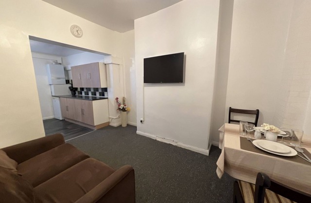 Amazing and Immaculate 2-Bed House in Manchester