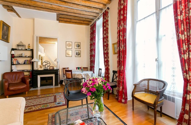 Amazing apartment with loft & tons of charm by The Louvre & Tuileries Garden!