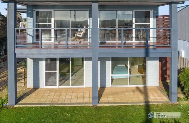 Amazing bay views, family friendly, large modern home in Sunderland Bay