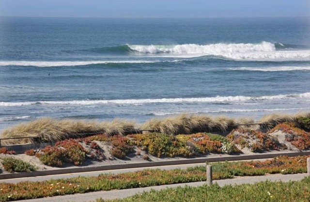 Amazing Beachfront 3 bedroom/2 bath