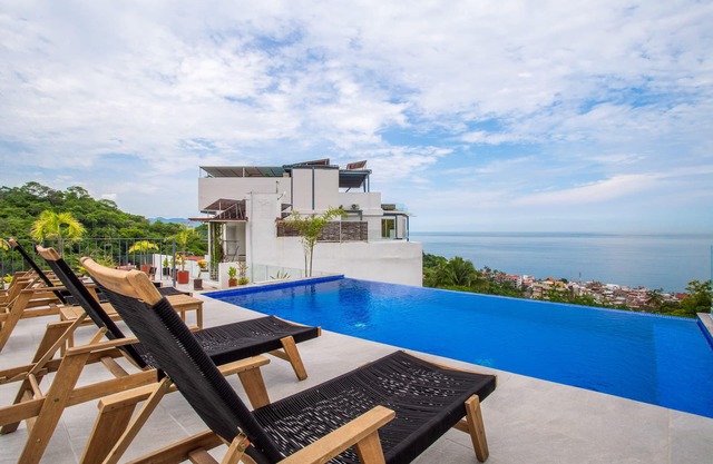 Amazing Casa de Caras 1
