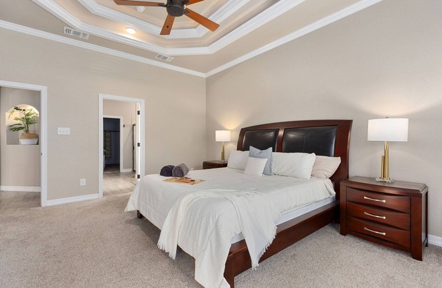 Amazing Entertaining Home! Perfect For Large Families, Groups, Workers and Soldi