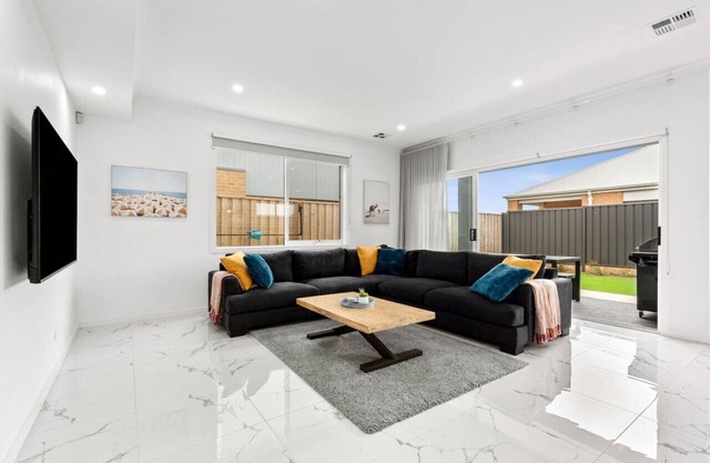 Amazing family home opposite a park & sleeps 10