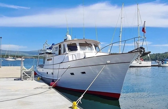 Amazing Fun with great view 3-bedroom boat with AC and WiFi in Lottsburg