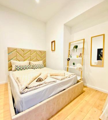 Amazing Gem 4-BR Retreat Breathtaking City Views