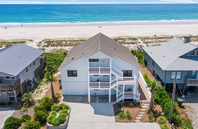 Amazing Grace #189 Oceanfront Luxurious Home, Sleeps 22, Hot Tub & Game Room!